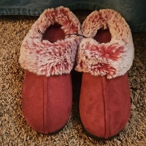 Burgundy womans slippers medium
